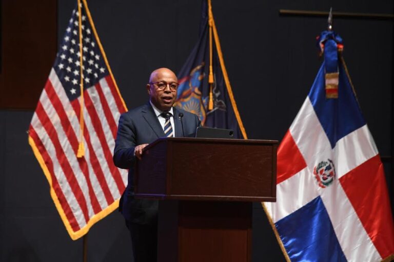 Alfredo Pacheco participa en conferencia anual Dominicanos en el Capitolio