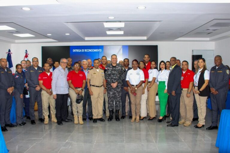 Policiales: Se realiza presentación audiovisual sobre nuevos programas de entrenamiento a través de la compañía Procamp. – Policía Nacional Dominicana