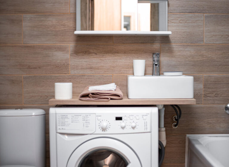 ¿Por qué no es aconsejable colocar la lavadora en el baño?