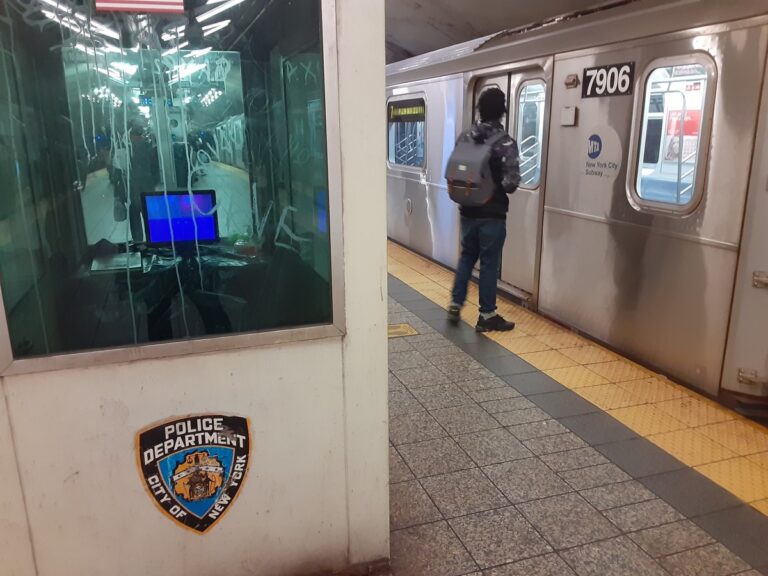 Acuchillaron a trabajador en el cuello mientras conducía vagones del Metro: violencia sin freno en Nueva York