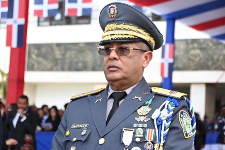 Policiales: Director general PN felicita a sus agentes por su loable desempeño en el desfile y por los ascensos. – Policía Nacional Dominicana