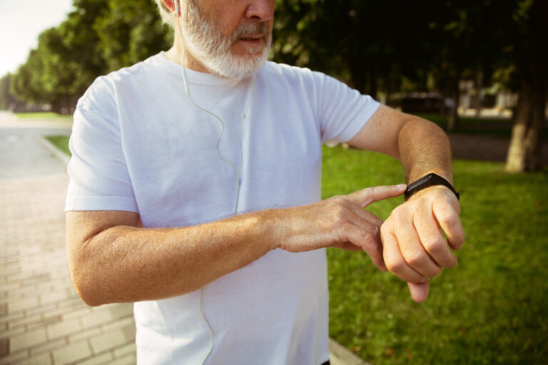 un hombre se salva de una peligrosa y mortal infección gracias a su Apple Watch