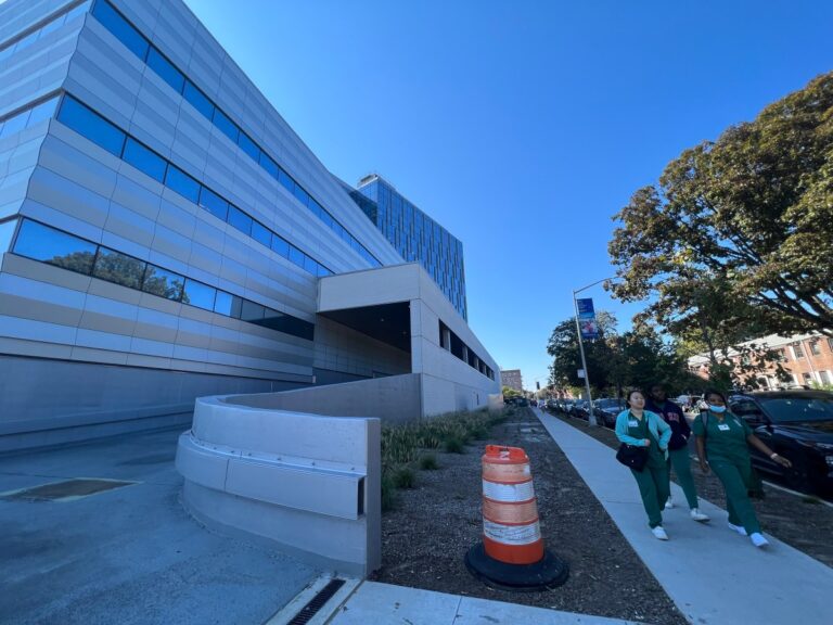 Exigen al Estado frenar recortes a la salud e invertir más en Medicaid para evitar cierres de hospitales en NY