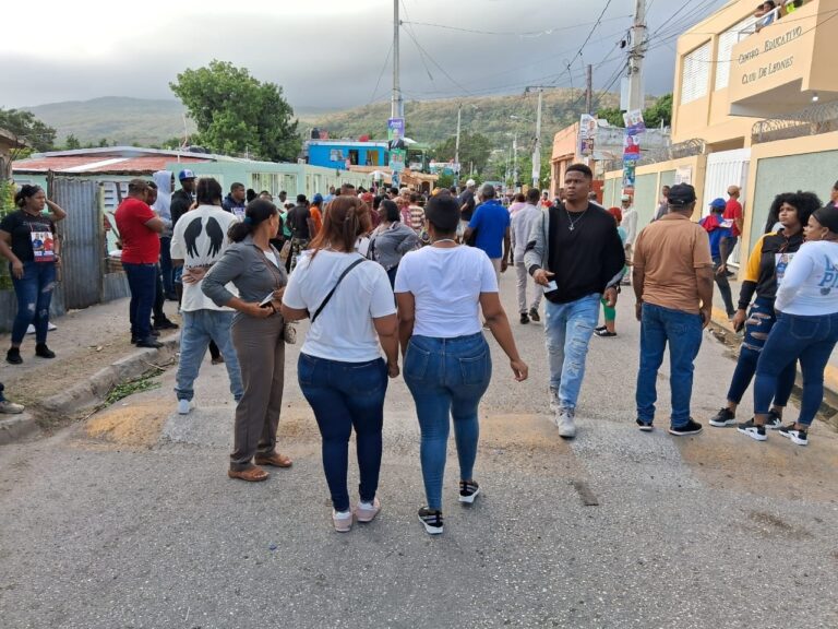 Elecciones municipales en Barahona se desarrollan con normalidad