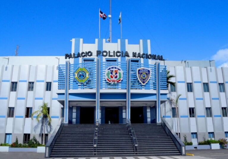 Policiales: Policía dice buscaba hombre vinculado con drogas al asistir a vivienda de Boca Chica. – Policía Nacional Dominicana