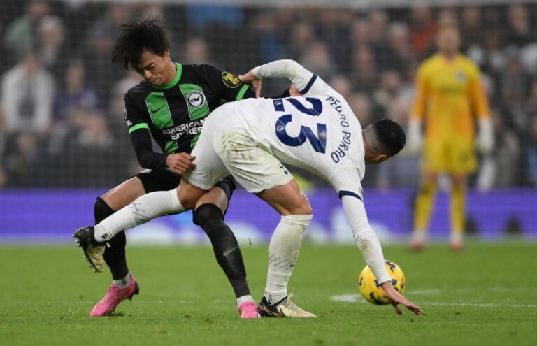 La salvaje entrada que pudo haber terminado con la carrera del japonés Kaoru Mitoma (Video)