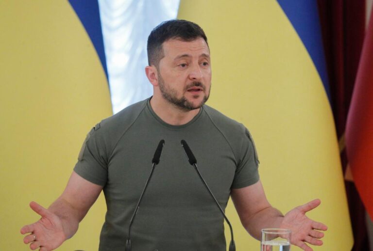 Ucrania cambia de estrategia: Zelensky reemplaza a su máximo general en pleno conflicto contra Rusia