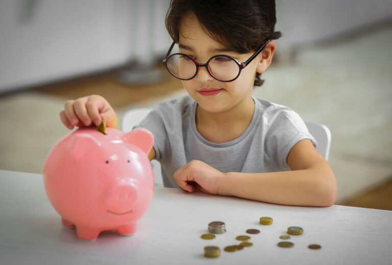 ¿Por qué es importante educar a los niños, niñas y adolescentes en temas de dinero y finanzas desde la infancia?