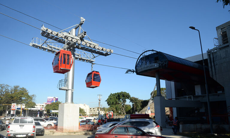 El teleférico realiza pruebas pasajeros