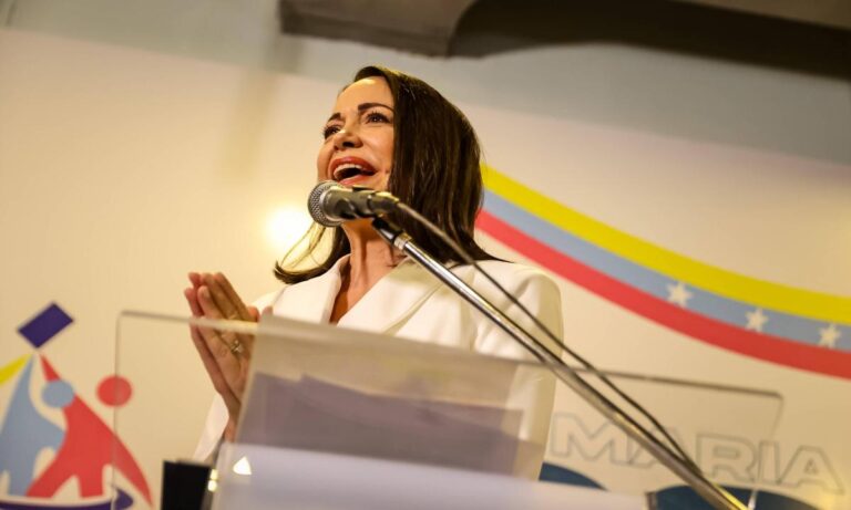 Machado pide alzar la voz contra “la persecución y la criminalización”