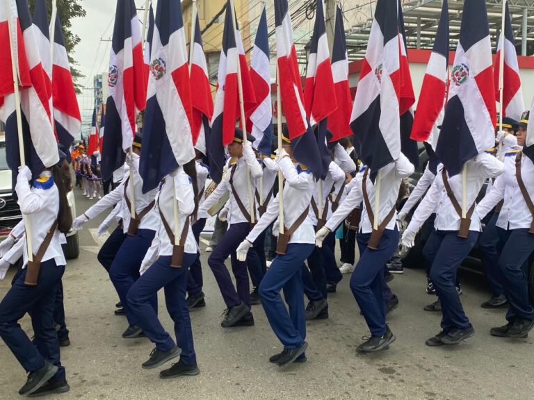 Minerd organiza desfile estudiantil en Santiago