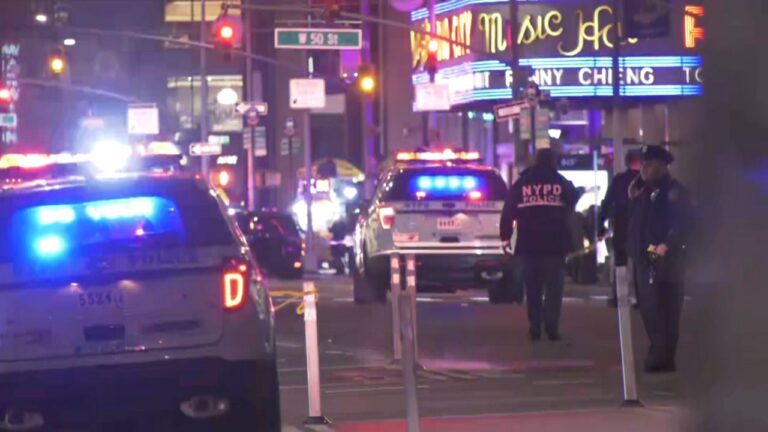 Tiroteo en Times Sq. turista herida, buscan al que disparó