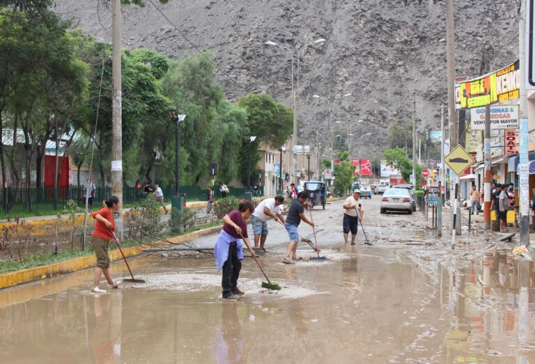 Perú declara en emergencia a 96 distritos por las intensas lluvias