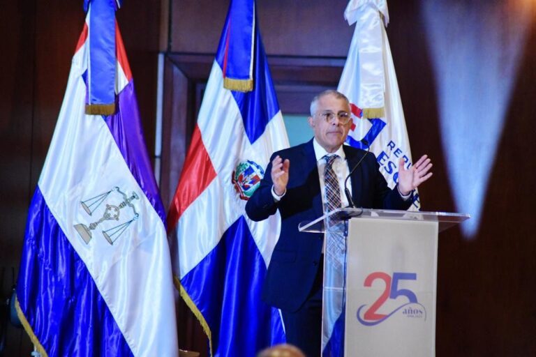 Imparten conferencia sobre jurisprudencias en delito económico