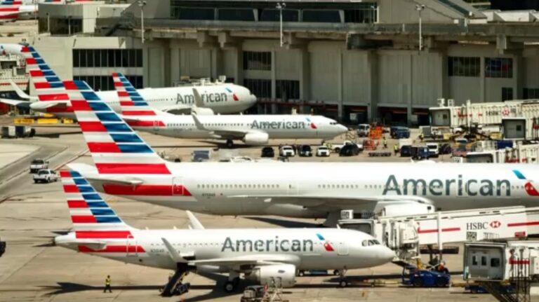 American Airlines incrementa el precio de facturar maletas