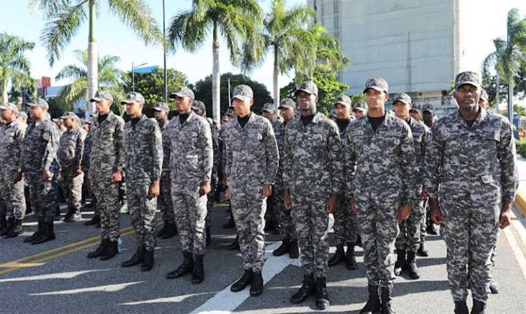 Abinader asciende 7,800 agentes de Policía Nacional