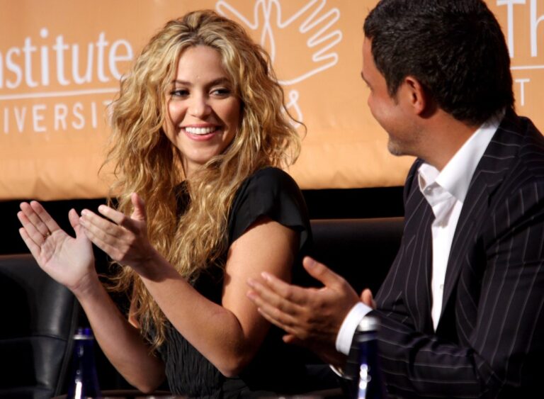 VIDEO: Shakira se divierte con Alejandro Sanz y le cambia el look