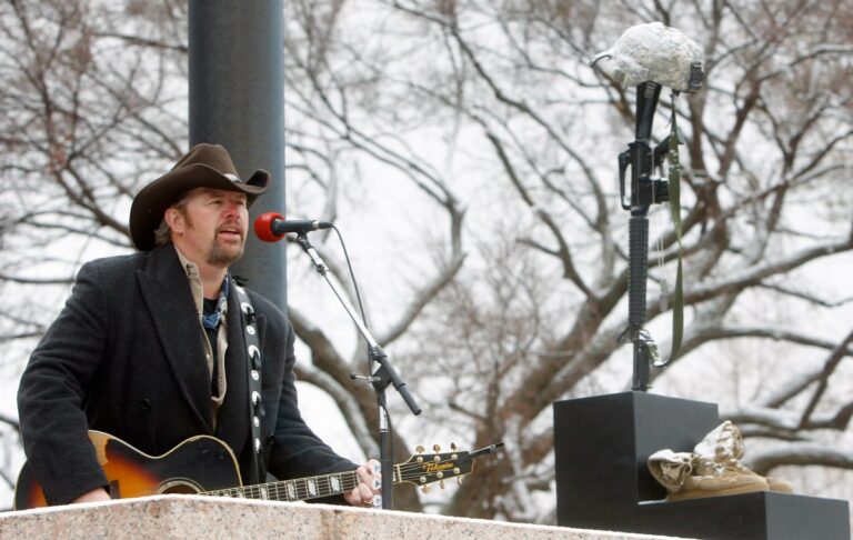 El mundo de la música country está de luto, falleció el cantante Toby Keith