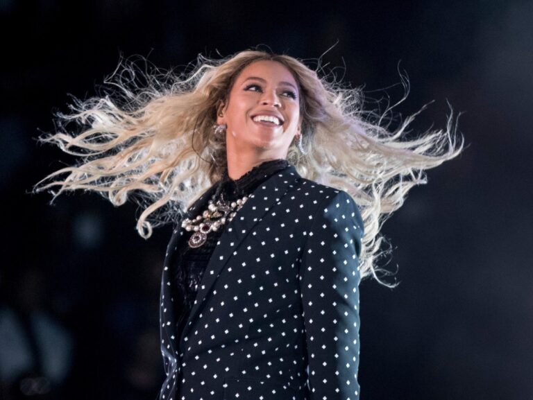 Beyoncé anuncia nuevo álbum en el Super Bowl LVIII