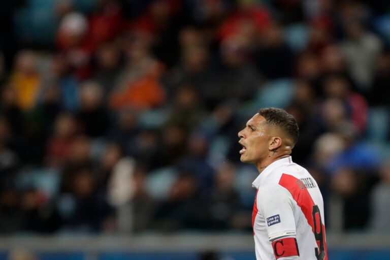 Paolo Guerrero abandona su club tras recibir amenazas de extorsión y secuestro en Perú