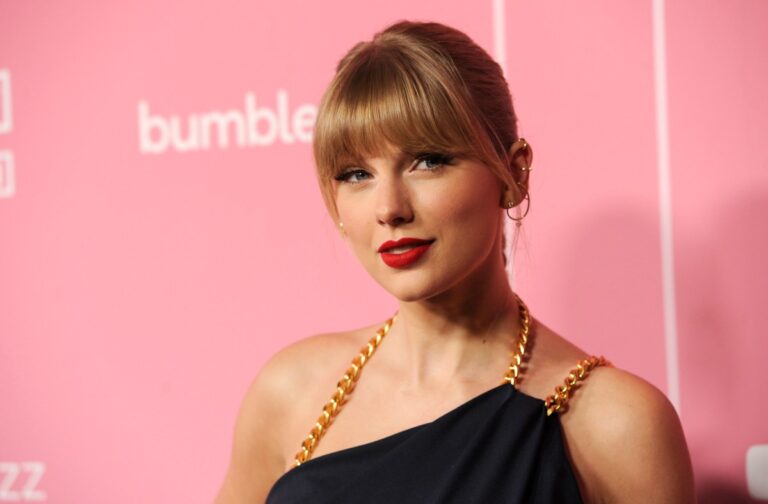 El papá de Taylor Swift es acusado de agredir físicamente a un paparazzi