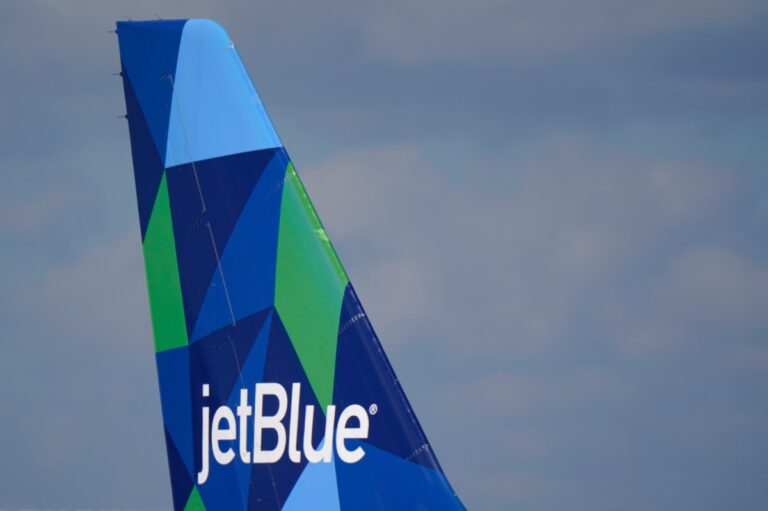 JetBlue ofrece hasta $629 de descuento en paquetes de vuelo esta semana