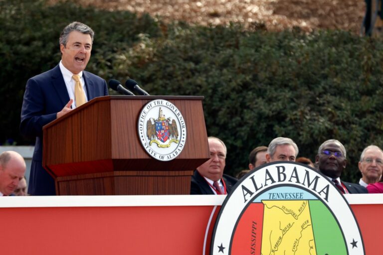 Fiscal General de Alabama confirma que un dispositivo explosivo detonó afuera de su oficina