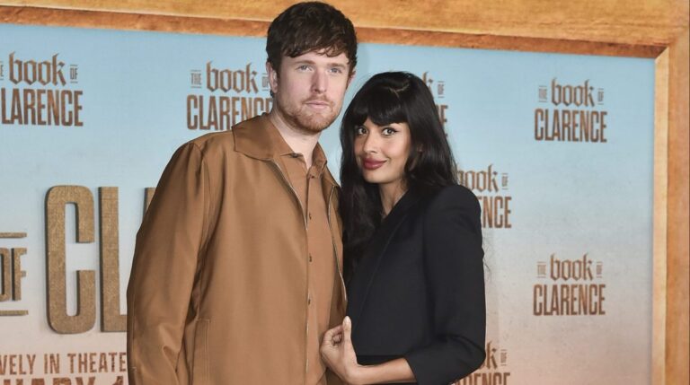 Jameela Jamil y James Blake piden $7.2 millones de dólares por una mansión en Hollywood Hills