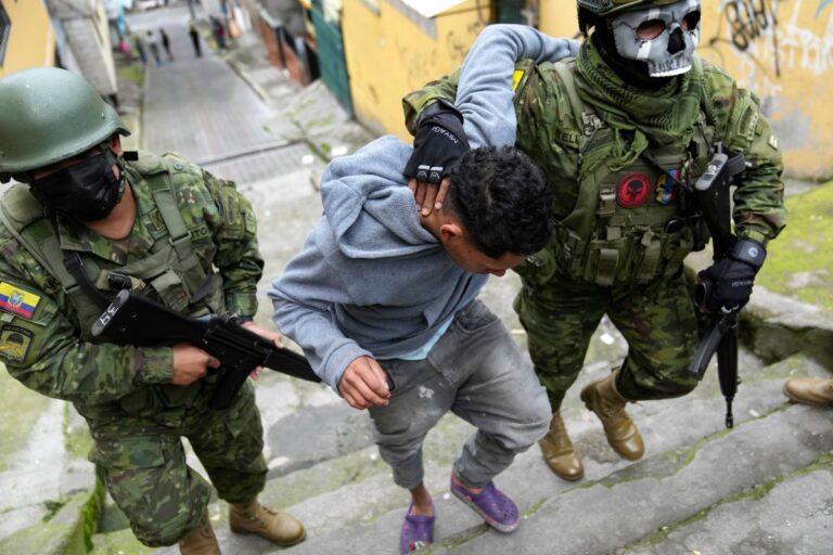 Más de 8,600 detenidos en Ecuador durante más de un mes de conflicto armado contra el crimen organizado