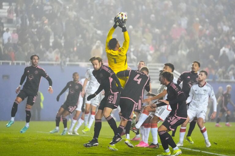 Disputa del convenio colectivo obliga a la MLS a comenzar la temporada con árbitros suplentes