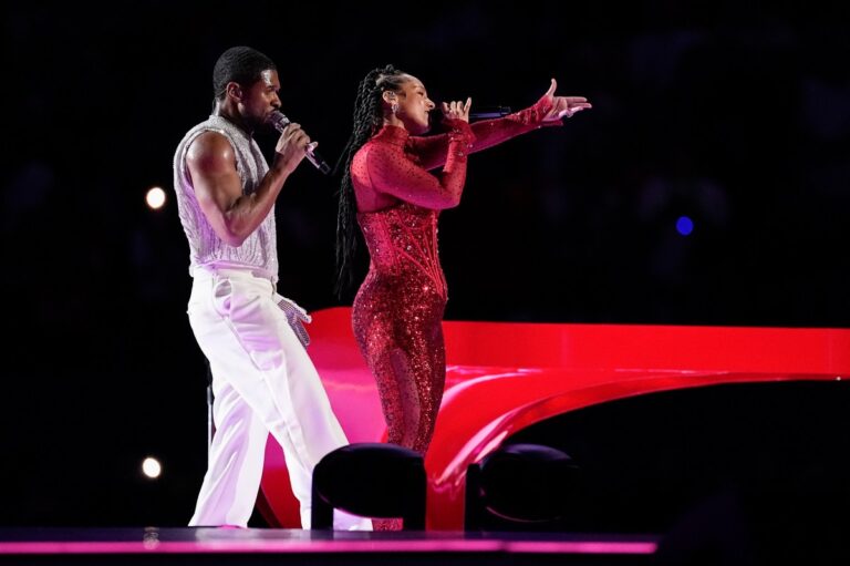 Usher deslumbra con su show del medio tiempo en el Super Bowl LVIII