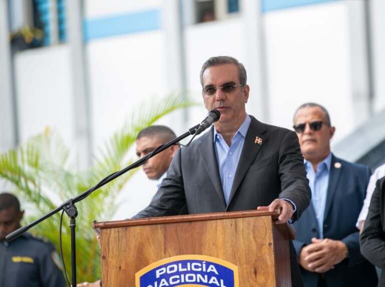 Presidente Abinader asciende 7,800 agentes de la Policía Nacional