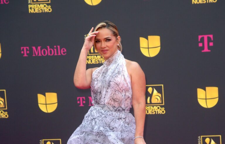 Adamari López sorprende con la gran cantidad de zapatos que tiene en su camerino en Univision  