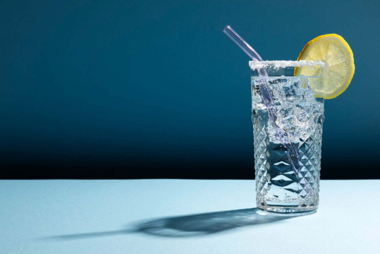 ¿El agua con gas es realmente perjudicial para la salud?