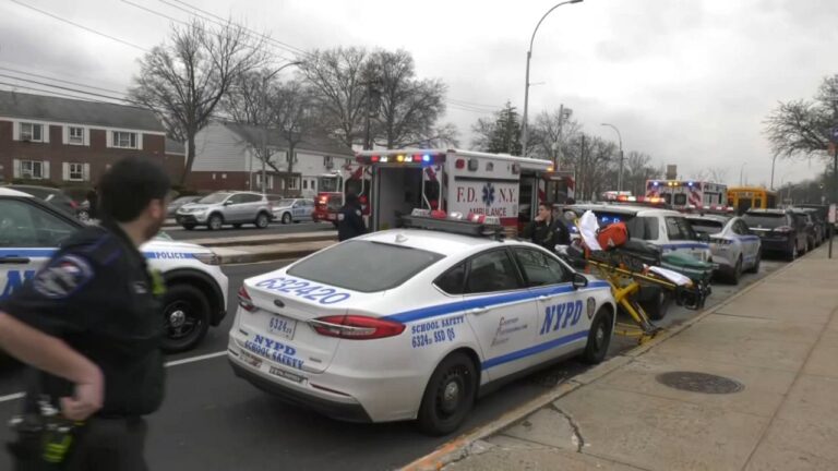 NY:Boletín Matinal: Dos estudiantes apuñalados en escuela en Queens -hay un estudiante detenido