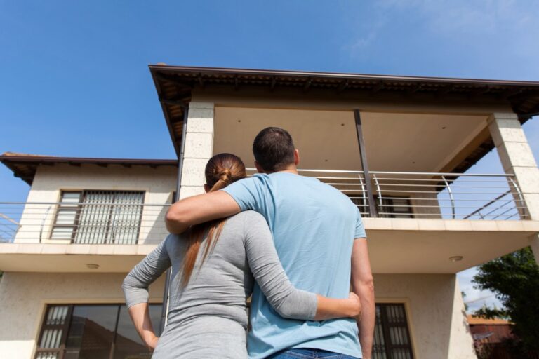 Encuesta de Zillow encuentra que el 42% de los compradores de vivienda encuentran el amor después de mudarse
