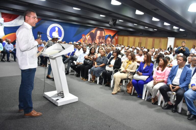 Grupo de deportistas ofrecen apoyo a la reelección de Luis Abinader