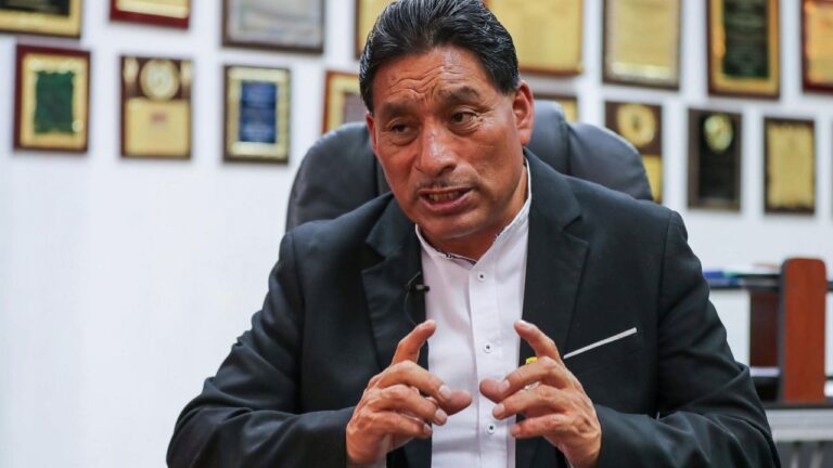 Ancianos abandonados al migrar familias Ecuador extranjero