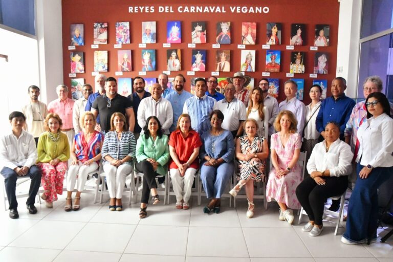 Embajadores acreditados en el país visitan el Carnaval Vegano 2024