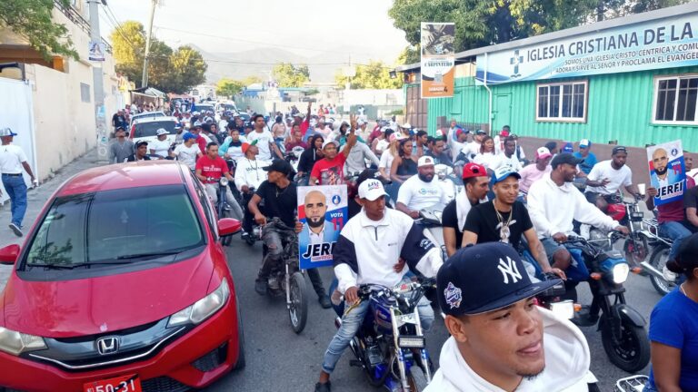 Candidato alcalde del PRM y aliados cierra campaña en Azua