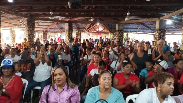 Candidato alcalde del PRM y JS resalta participación de mujeres en juramentación Azua