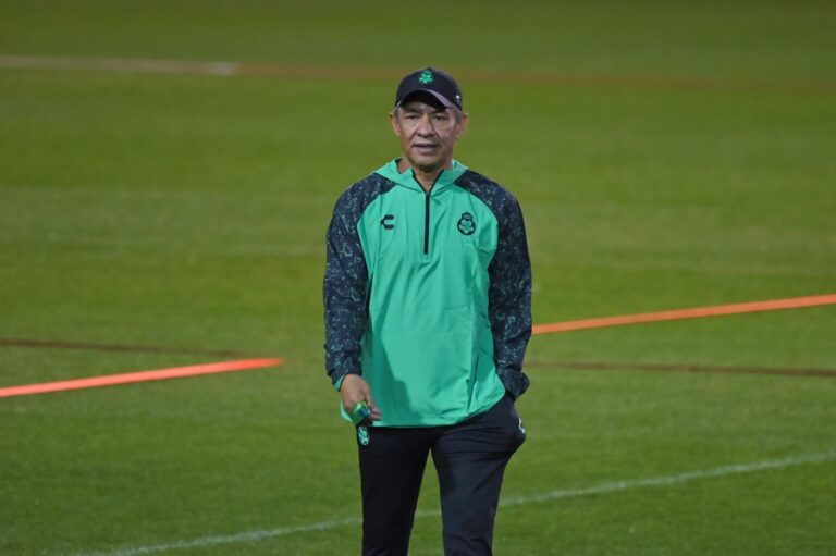 Santos Laguna oficializó la contratación de Ignacio Ambriz como su DT lo que resta del Clausura 2024