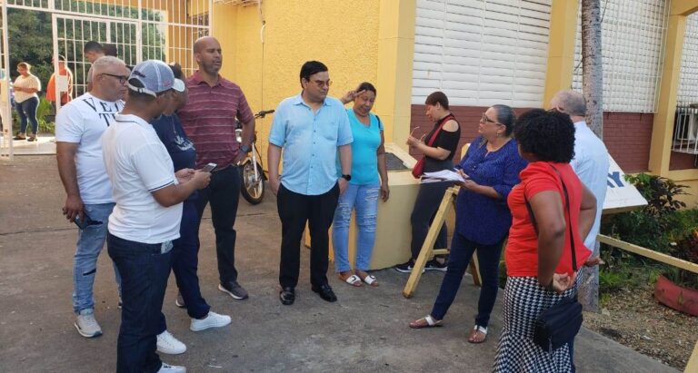 Delegados del PLD acompañaron a la JCE en la instalación de los equipos en los colegios electorales