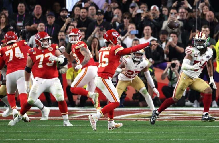 Kansas City Chiefs ganan el Super Bowl al superar los 49ers en tiempo extra