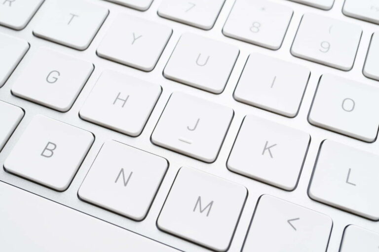 ¿Para qué sirven las rayas en las letras F y J del teclado de la computadora?