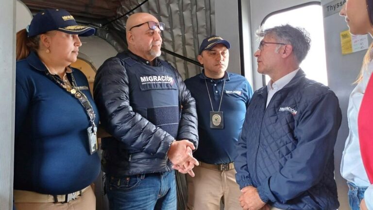 Exparamilitar Salvatore Mancuso llega a Colombia deportado