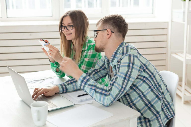 Felicidad financiera en pareja: ¿Cuentas juntas o separadas?