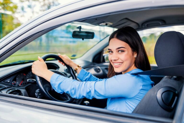 un estudio revela que conducen mejor que los hombres