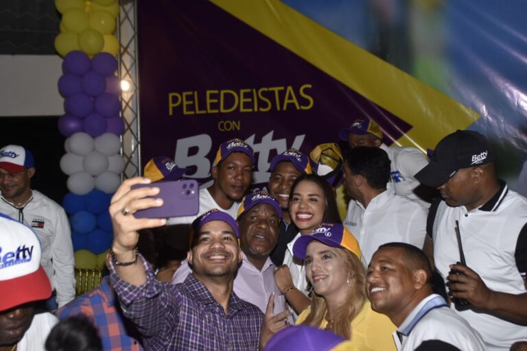 “Miembros” del PLD en SDN llaman a votar por Betty Gerónimo