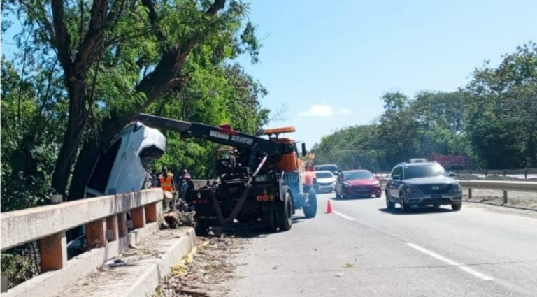 Pareja de esposos muere en accidente de tránsito en la autopista Duarte